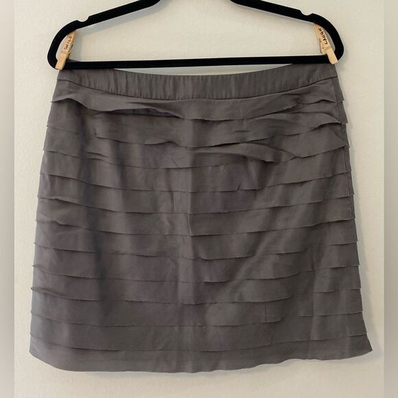 The Loft, Tiered, Silk Skirt, Gray, Thigh Length, Size 8 - Picture 7 of 9